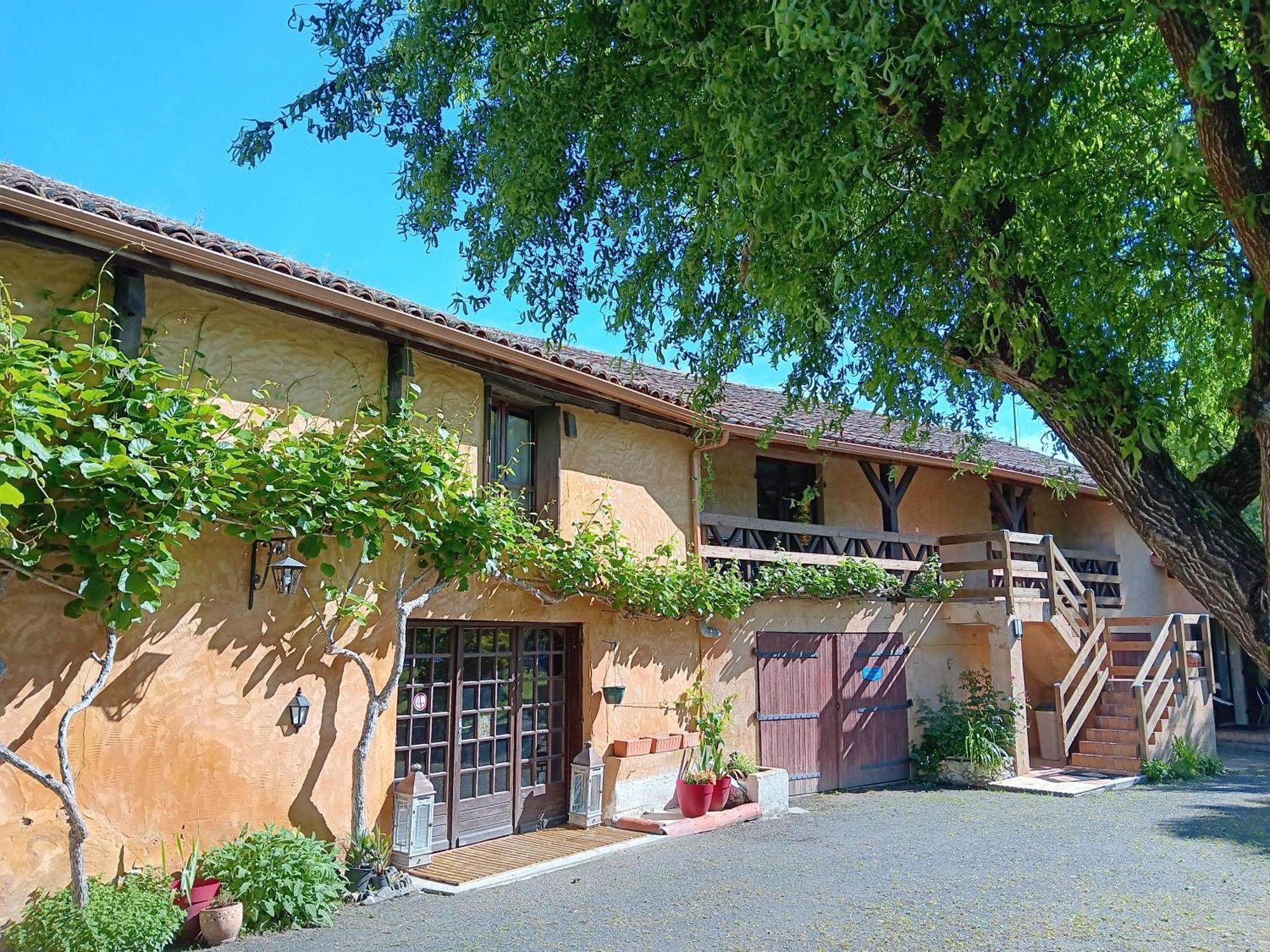 Gite Au Moulin Du Comte Bourrouillan Exterior foto